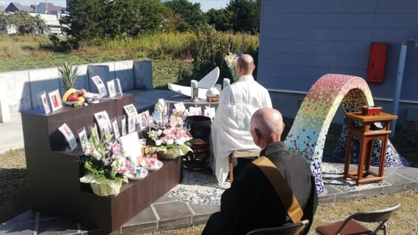 「ペット供養合同慰霊祭」虹の橋のたもとで安らかに